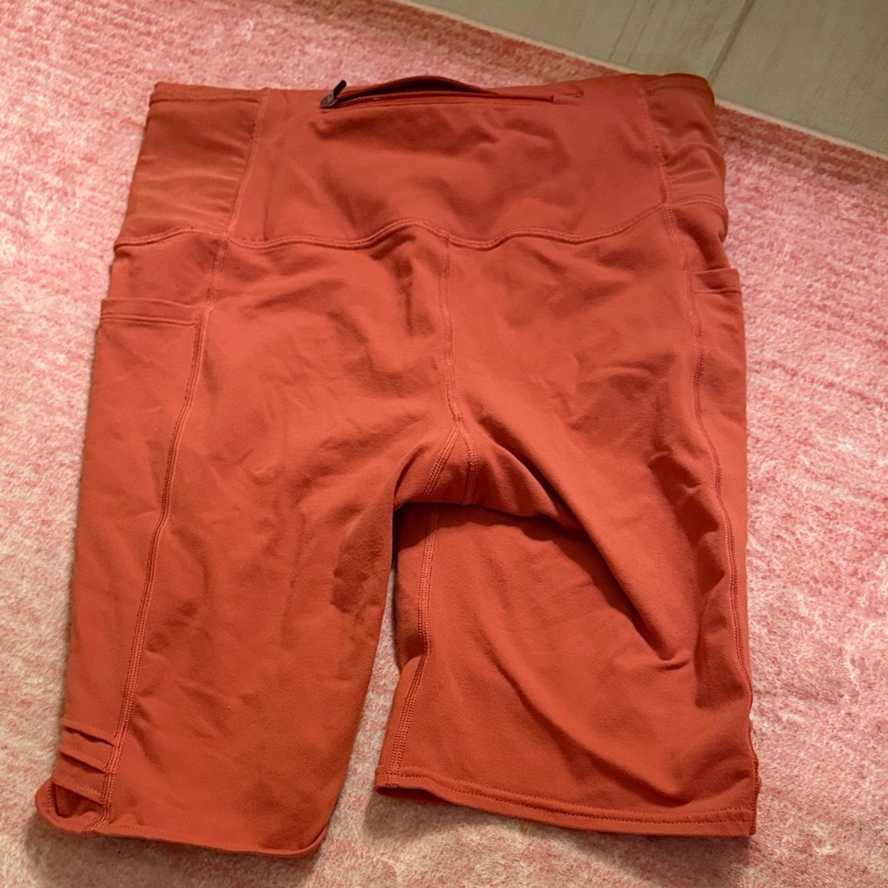 Oiselle Women's Rust Pocket Jogger Shorts - Picture 4 of 5